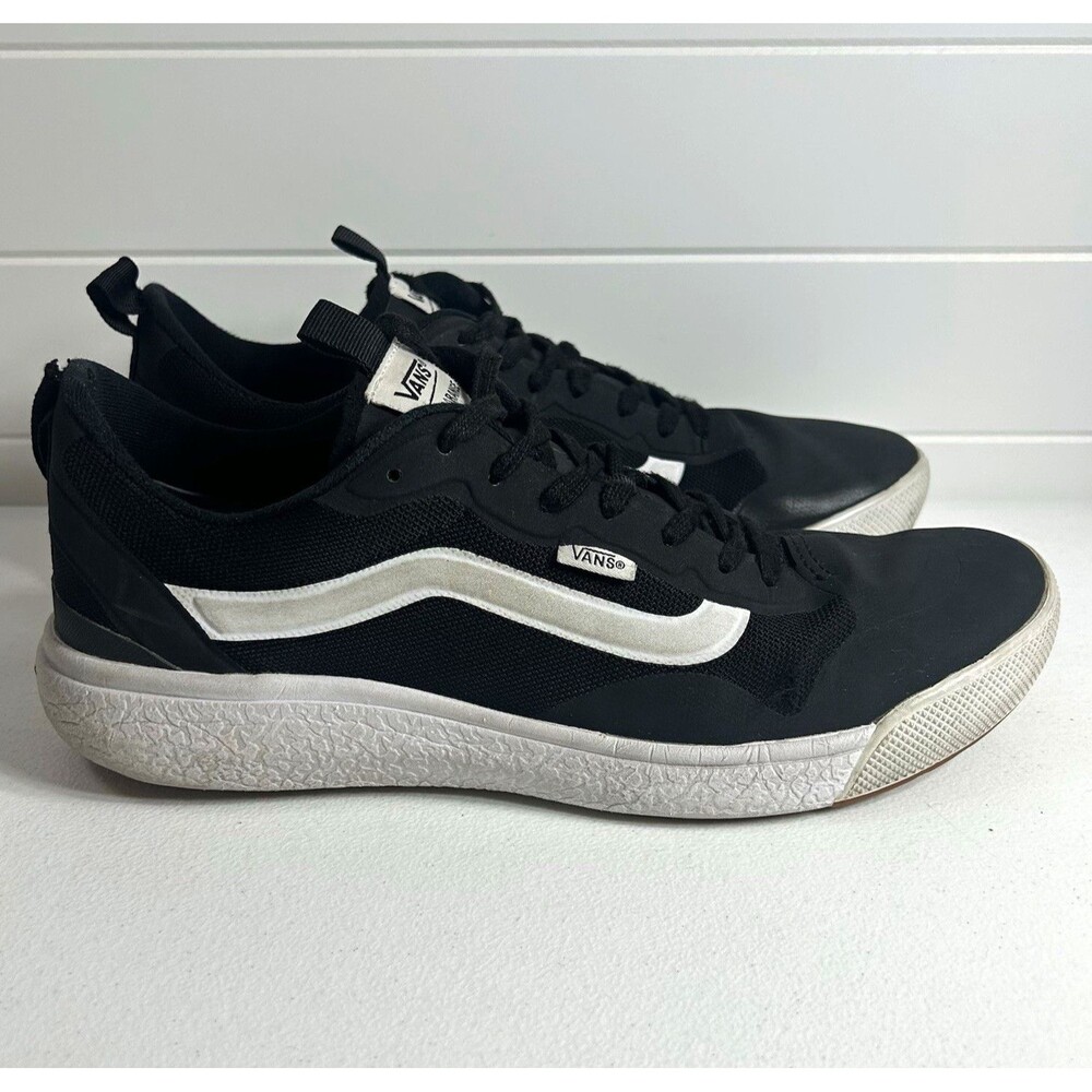 VANS UltraRange Men’s Size 10.5 Low Top Sneakers Black/White Lace-Up Rubber Sole